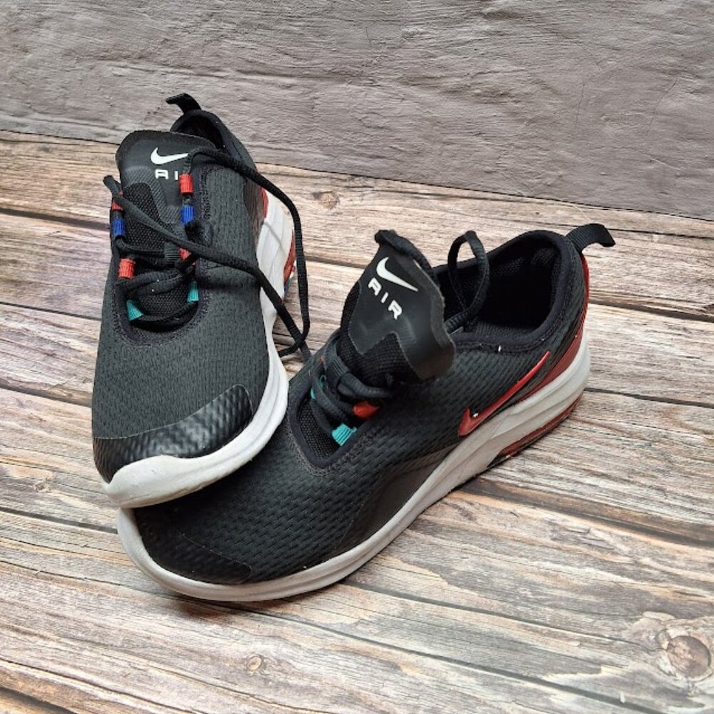 Nike Air Max Motion 2 MC black and multi colored bottoms 6Y running shoe sneaker